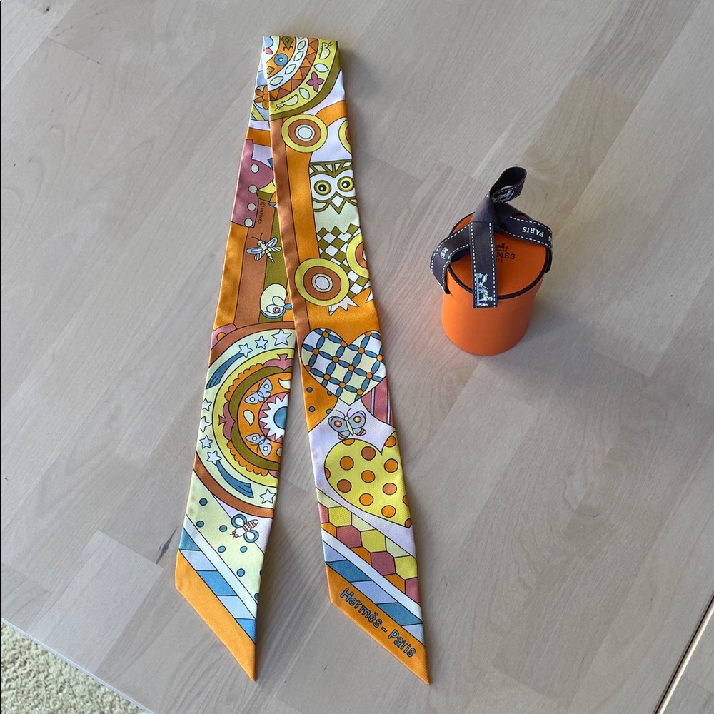 NWT Auth. Hermès Silk Twilly “Les Murmures de la Foret”